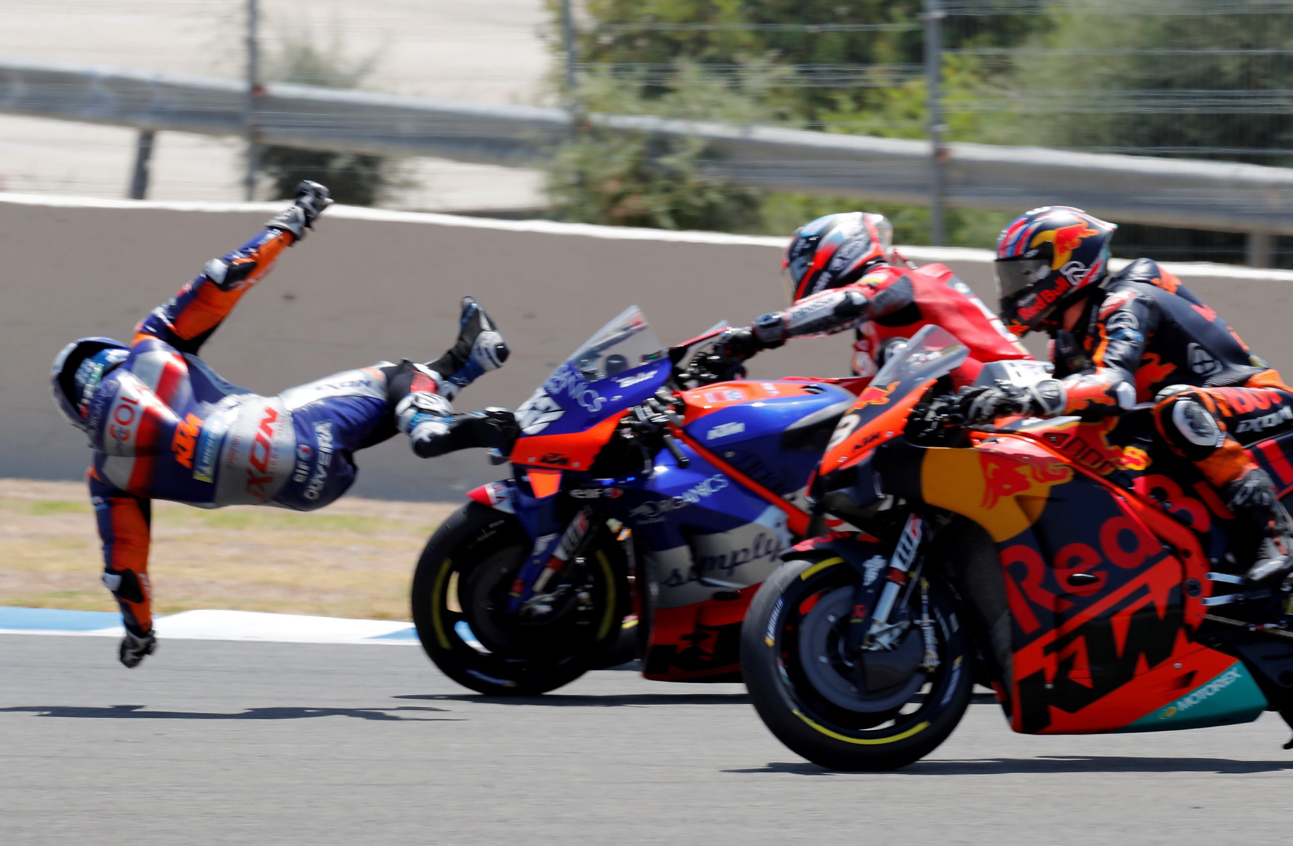 epa08566786 Portuguese MotoGP rider Miguel Oliveira, Red Bull KTM Tech3, crashes during the race in Jerez-Angel Nieto circuit in Jerez de la Frontera, Spain, 26 July 2020, during the Motorcycling Grand Prix of Andalusia.  EPA/ROMAN RIOS