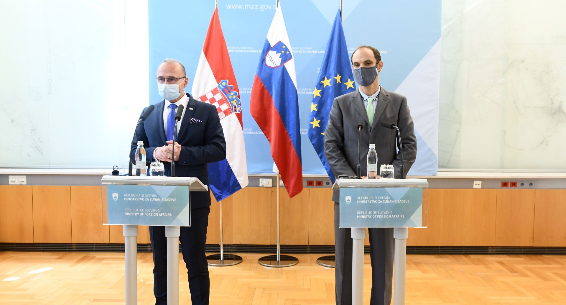 Ljubljana, 28.7.2020 - Ministar vanjskih poslova Gordan Grliæ Radman sastao se u Ljubljani sa slovenskim kolegom Aneom Logarom. Na slici Gordan Grliæ Radman i Ane Logar tijekom zajednièke tiskovne konferencije nakon sastanka.  
foto HINA/ STA/ Tamino Petelinsek/ ua