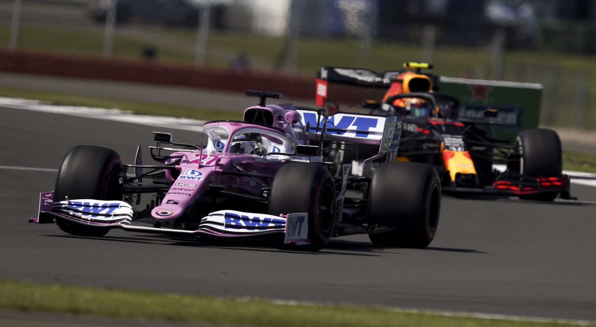 epa08576419 German Formula One driver Nico Hulkenberg of BWT Racing Point (L) in action during the first practice session of the British Formula One Grand Prix in Silverstone, Britain, 31 July 2020.  EPA/Will Oliver / Pool