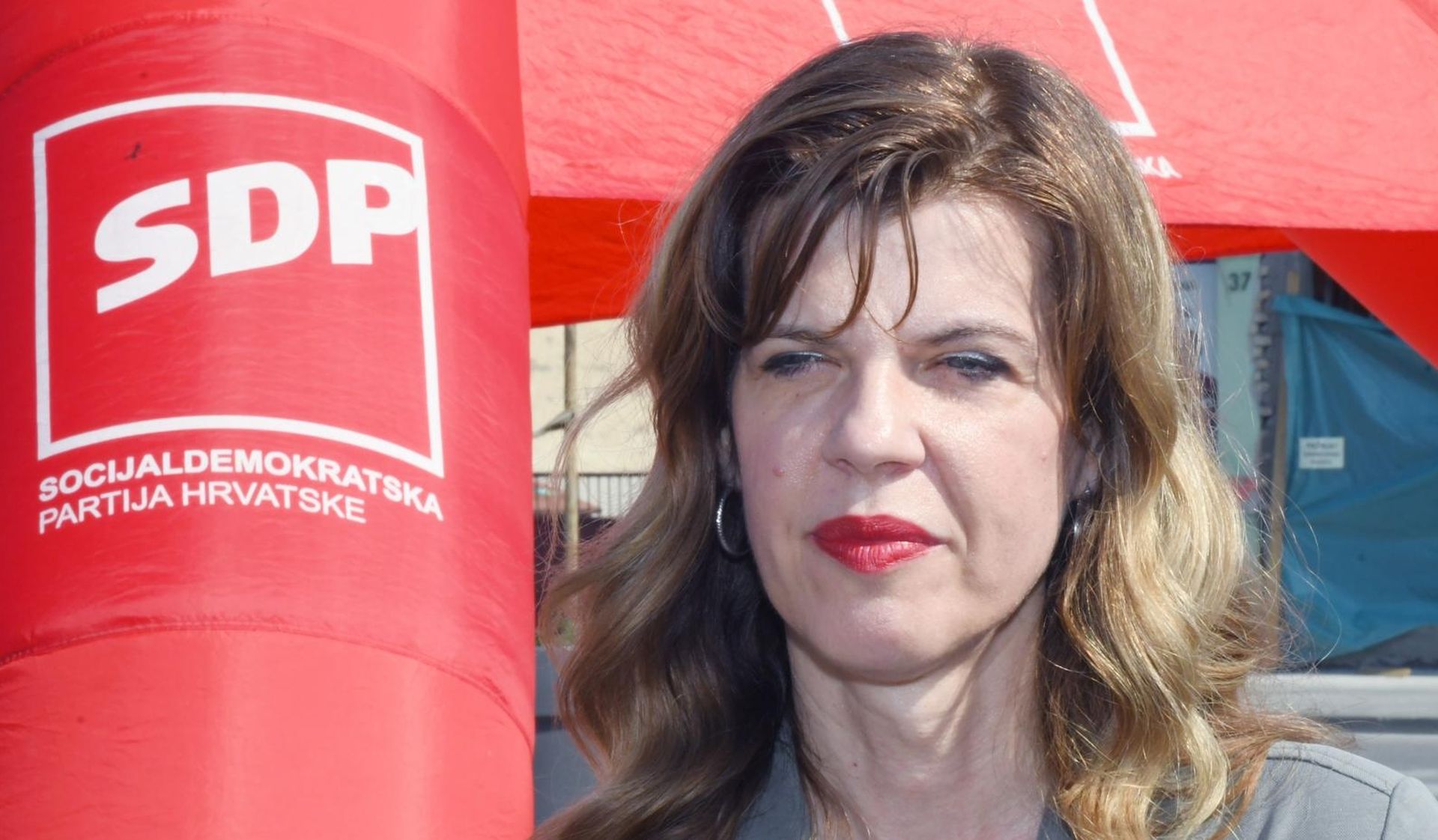 02.07.2020., Sisak - Gradonacelnica Siska i kandidatkinja Restart koalicije u 6.izbornoj jedinici Kristina Ikic Banicek i europarlamentarka Biljana Borzan na Gradskoj trznici druzile su se gradjanima.Biljana Borzan.
Photo: Nikola Cutuk/PIXSELL