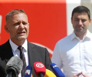 02.07.2020., Zagreb - Cvjetni trg, o tijeku kampanje te ocekivanjima od izbora govorio je predsjednik SDP-a i lider RESTART koalicije Davor Bernardic i predsjednici stranaka RESTART koalicije Kresimir Beljak, Anka Mrak Taritas, Silvano Hrelja, Goran Aleksic. 

Photo: Dalibor Urukalovic/PIXSELL
