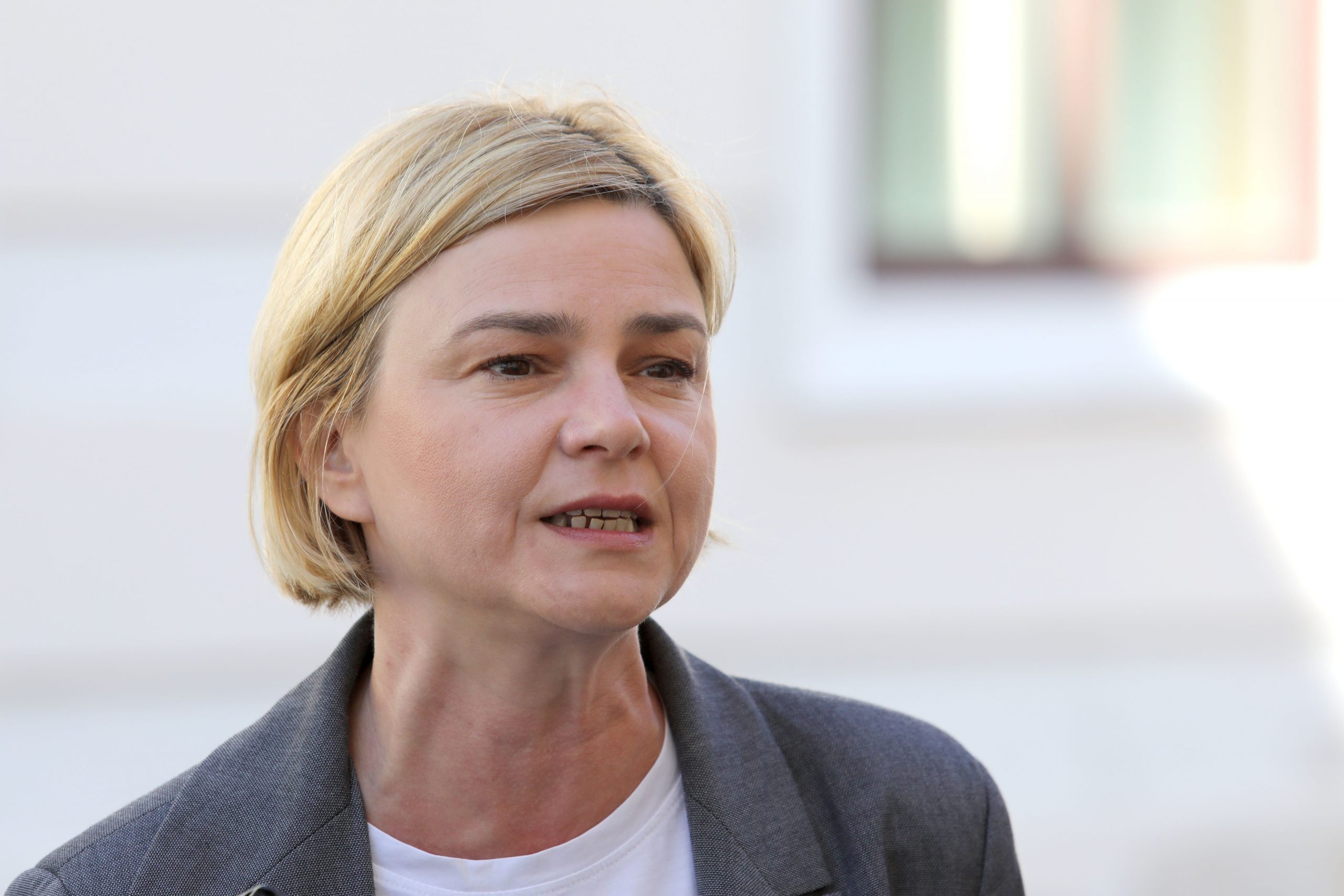 03.06.2020., Zagreb - Ispred Banskih dvora odrzana je konferencija za medije u organizaciji platforme Mozemo. Na konferenciji su govorili kandidati/kinje na predstojecim parlamentarnim izborima: Hrvoje Antonije Belamaric,  Ana Alapic, Tomislav Tomasevic i  Sandra Bencic.
Photo: Patrik Macek/PIXSELL
