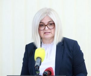 03.07.2020., Zagreb - Pucko otvoreno uculiste.  Ravnateljica Nacionalnog centra za vanjsko vrednovanje obrazovanja Ivana Katavic obratila se okupljenim medijima u povodu zavrsetka provedbe ispita drzavne mature. Photo: Sanjin Strukic/PIXSELL