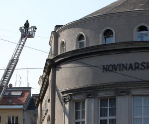 04.04.2020., Zagreb - Sanacija stete uzrovovane potresom na zagrebackim krovovima i proceljima zgrada.
Photo: Igor Kralj/PIXSELL