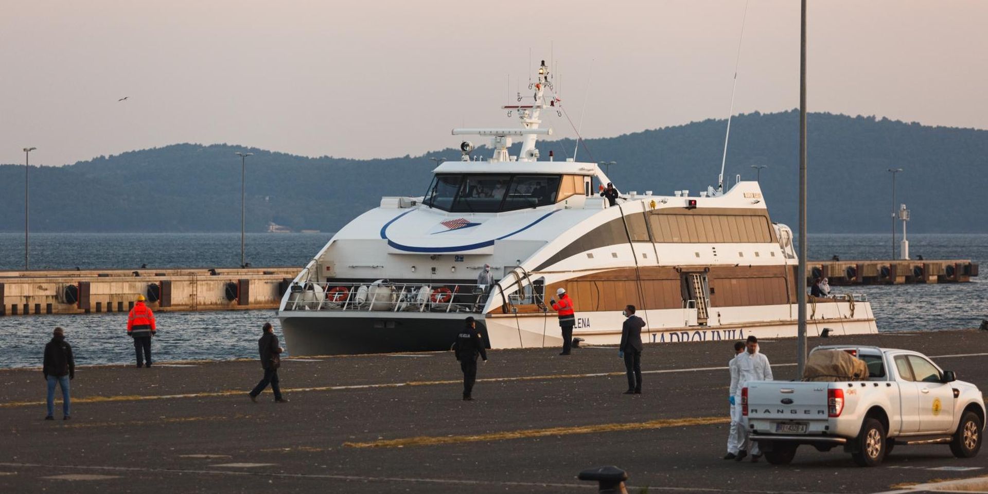05.04.2020., Zadar - Vlada RH osigurala je repatrijacijsku liniju katamaranom Jelena, iz flote nacionalnog linijskog prijevoznika Jadrolinije na relaciji Zadar-Ancona-Zadar, kojom su se hrvatski drzavljani iz Italiji vratili u Hrvatsku. 
Photo: Marko Dimic/PIXSELL