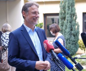 05.07.2020., Zagreb - Glavni tajnik Hrvatske demokratske zajednice te prvi na listi HDZ-a u 2. izbornoj jedinici Gordan Jandrokovic glasovao je na birackom mjestu br. 51 u djecjem vrticu Medvescak na Vocarskoj cesti. Photo: Tomislav Miletic/PIXSELL