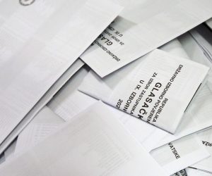 05.07.2020.,Sibenik- Zatvorena su biralista na kojima su drzavljani Republike Hrvatske na birackim mjestima glasovali tko ce ih zastupati u Hrvatskom Sabora u iduce 4 godine.Ovaj put zbog koronavirusa drugacija su pravila ponasanja na biralistima.
Photo: Dusko Jaramaz/PIXSELL