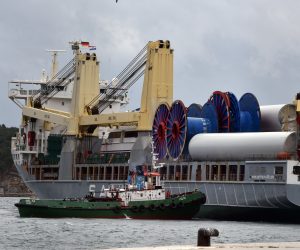 06.03.2020., Sibenik - Teretni brod Trina iz Hamburga dolazi na iskrcaj velikih djelova vjetroeletrane u Sibensku luku.
Photo: Hrvoje Jelavic/PIXSELL