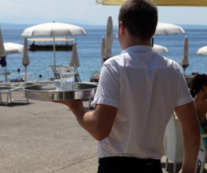 Konobari u ugostiteljskim objektima na moru 07.07.2018., Opatija - Konobar u ugostiteljskom objektu na moru. 

Photo: Goran Kovacic/PIXSELL