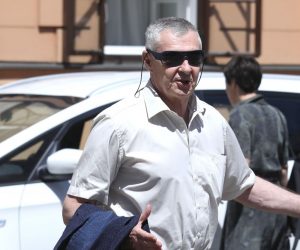 09.07.2020., Zagreb - Dosadasnji zastupnik Zeljko Glasnovic koji nije uspio izboriti novi mandat zalio se ispred Banskih dvora na medijsku blokadu. 
Photo: Patrik Macek/PIXSELL