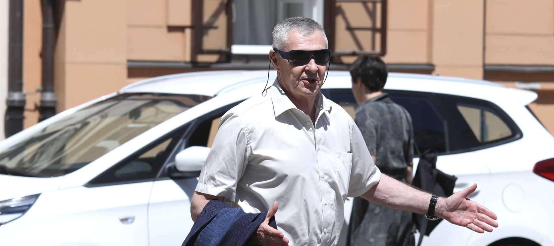 09.07.2020., Zagreb - Dosadasnji zastupnik Zeljko Glasnovic koji nije uspio izboriti novi mandat zalio se ispred Banskih dvora na medijsku blokadu. 
Photo: Patrik Macek/PIXSELL