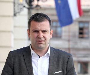 10.07.2020., Zagreb - Predsjednici HSLS-a Dario Hrebak i Narodne stranke reformisti Radimir Cacic odrzali su ispred Sabora konferenciju za medije na kojoj su izvjestili o formiranju liberalnog kluba zastupnika u Hrvatskom saboru.
Photo: Patrik Macek/PIXSELL