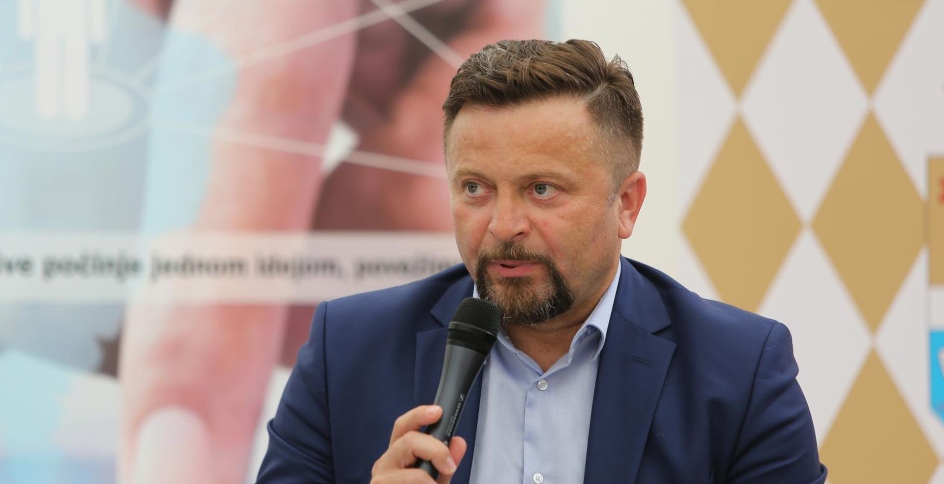10.09.2016., Vinkovci - Poslovni uzlet Vukovarsko-srijemske zupanije i Festival poduzetnistva, obrta i OPG-ova. Davor Adzic vlasnik farme Landia
Photo: Marko Mrkonjic/PIXSELL