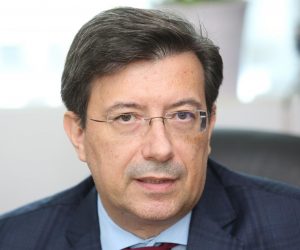 10.09.2019., Zagreb - Ministar graditeljstva i prostornoga uredjenja Predrag Stromar posjetio je u povodu pocetka zaprimanja zahtjeva za subvencioniranjem stambenih kredita za 2019. godinu Agenciju za pravni promet i posredovanje nekretninama (APN), gdje ga je direktor APN-a Slavko Cukelj upoznao s organizacijom zaprimanja i obrade zahtjeva.Photo: Marko Prpic/PIXSELL