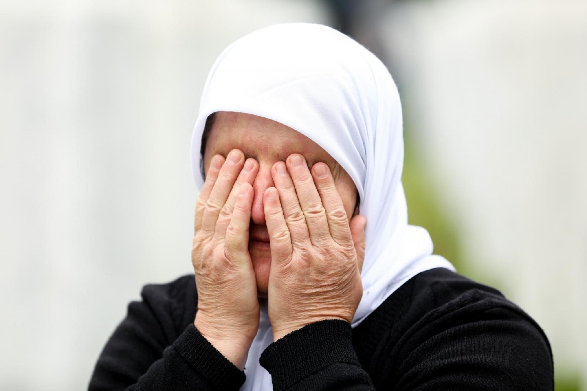 11.07.2019., Potocari, Bosna i Hercegovina - 
Obitelj i prijatelji u suzama obilaze Memorijalni centar u Potocarima. Nekoliko tisuca ljudi jutros je doslo u Pocare na obiljezavanje 24. godisnjice genocida u Srebrenici.
Photo: Armin Durgut/PIXSELL