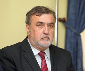 12.04.2017., Karlovac - Potpisan sporazum o koaliciji o suradnji na lokalnim izborima u Karlovackoj zupaniji izmedu HSS-a i SDP-a. Sporazum su potpisali predsjednici stranaka Josip Kasun i Damir Mateljan, a nazocio je predsjednik SDP-a Davor Bernardic. Predstavljeni su i kandidati na predstojecim lokalnim izborima za zupana i zamjenike, Ivan Vukovic, Zdenko Mocnik i Josip Bencic. Ivan Vukovic
Photo: Kristina Stedul Fabac/PIXSELL