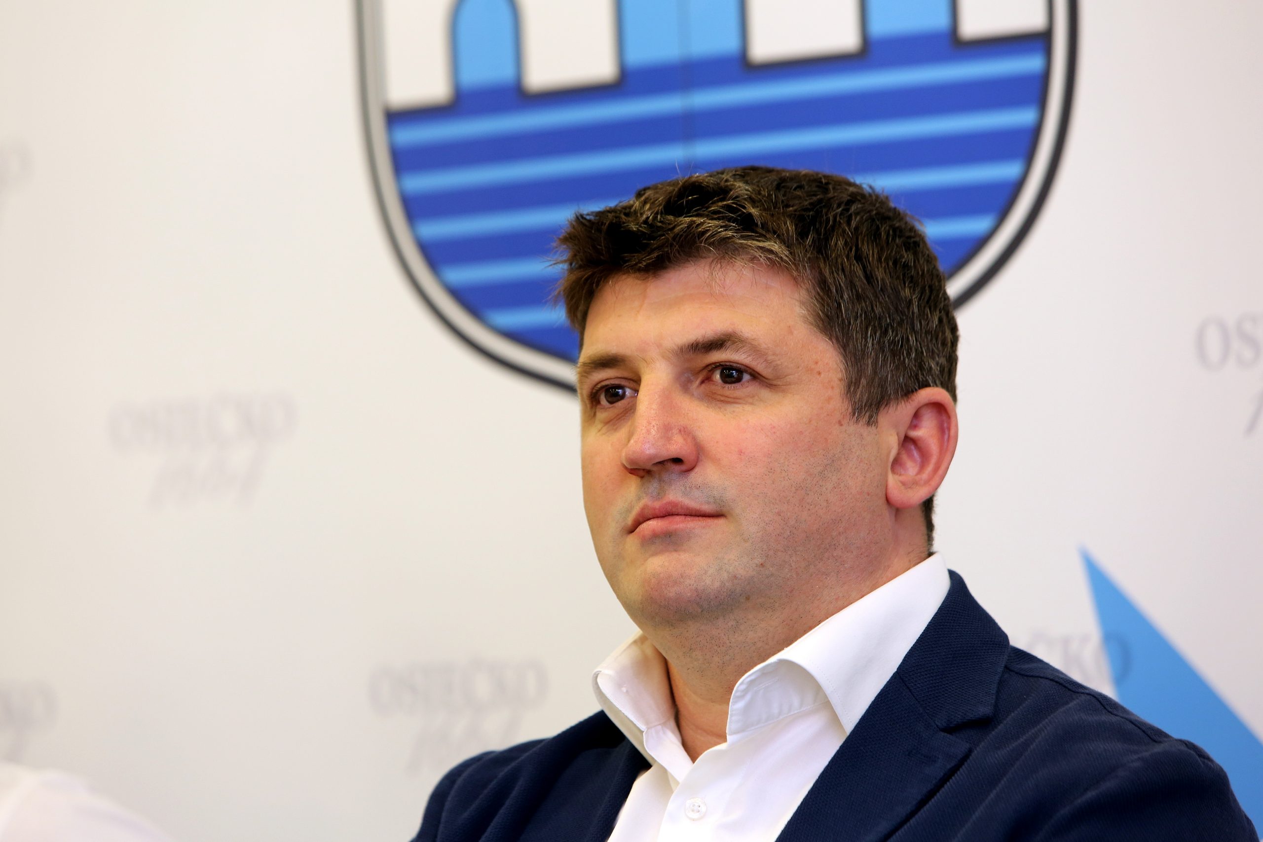 13.06.2016., Osijek - Nogometas GNK Dinamo Borna Barisic potpisao je trogodisnji ugovor sa NK Osijek. Alen Petrovic. 
Photo: Marko Mrkonjic/PIXSELL