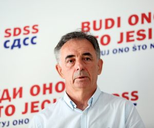 13.06.2020., Zagreb - Konferenciju za medije u prostorijama Samostalne demokratske srpske stranke (SDSS) na temu "Stav SDSS-a o porukama mrznje i otvorenim pozivom na nasilje vidjenim u zagrebackom kvartu Kustosija 11.6.2020.". Predsjednik stranke Milorad Pupovac. 
Photo: Emica Elvedji/PIXSELL