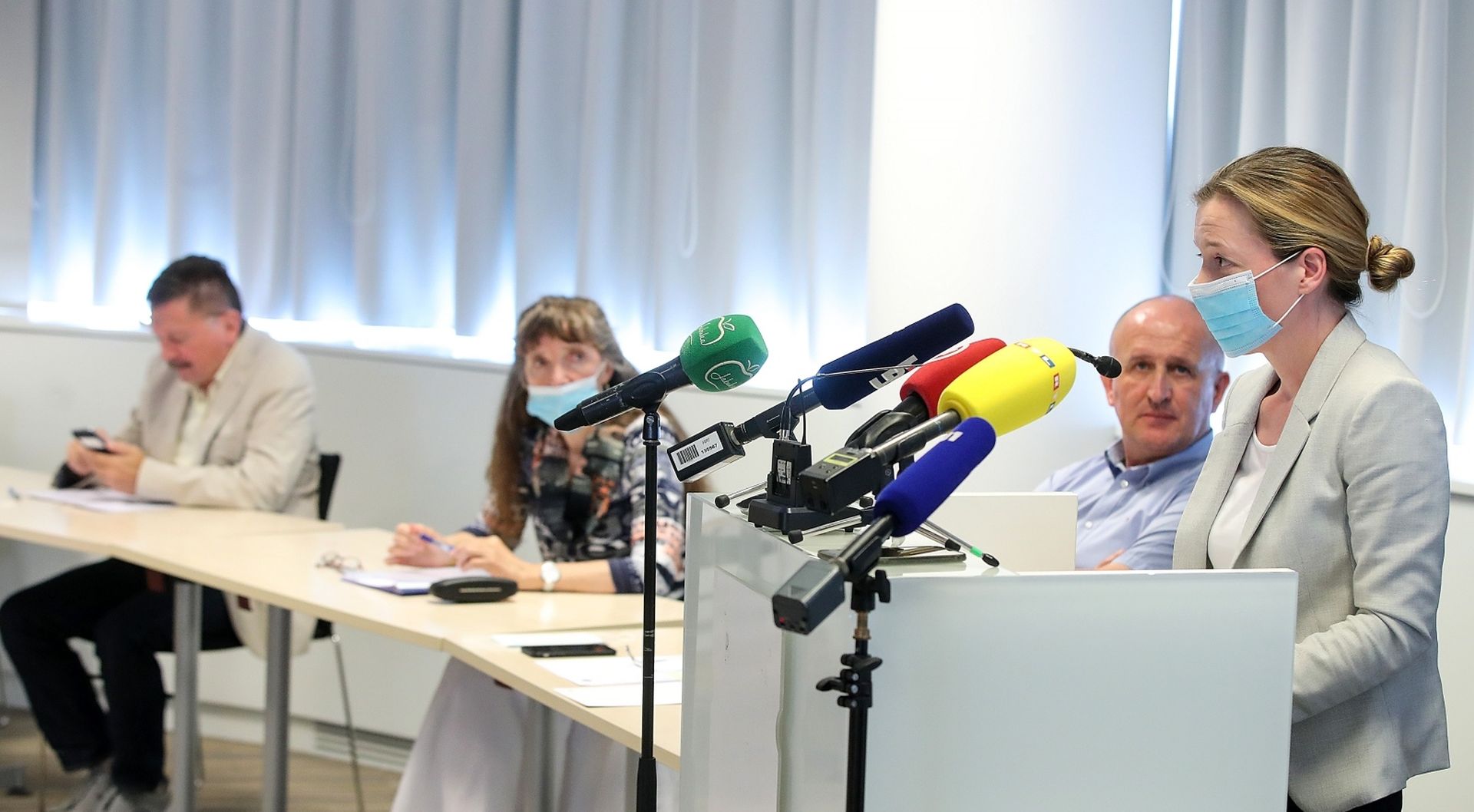 15.07.2020., Zagreb - Konferenciji za medije Nezavisnog sindikata znanosti i visokog obrazovanja (NSZVO) o odluci Senata Sveucilista u Zagrebu o suspenziji dekanice Filozofskog fakulteta. Ana Petosic, Vilim Ribic, Vesnica Garasic, Igor Radeka. 
Photo: Goran Stanzl/PIXSELL