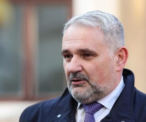 16.03.2020., Zagreb - Davor Majetic daje izjavu novinarima ispred Banskih dvora uoci sastanka predsjednika Vlade Andreja Plenkovica i gospodarstvenika zbog koronavirusa. Photo: Luka Stanzl/PIXSELL
