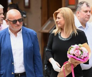 18.07.2020., Zagreb - Nakon sto je jucer primljena u MOO, bivsa predsjednica RH Kolinda Grabar Kitarovic u drustvu supruga Jakova Kitarovica, Tomislava Madzara, Zvonimira Sunare Sukija, Marka Skugora i predsjednika HOO-a Zlatka Matese i njegove djevojke Bojane Maglic popila kavu u centru grada. 
Photo: Marko Lukunic/PIXSELL