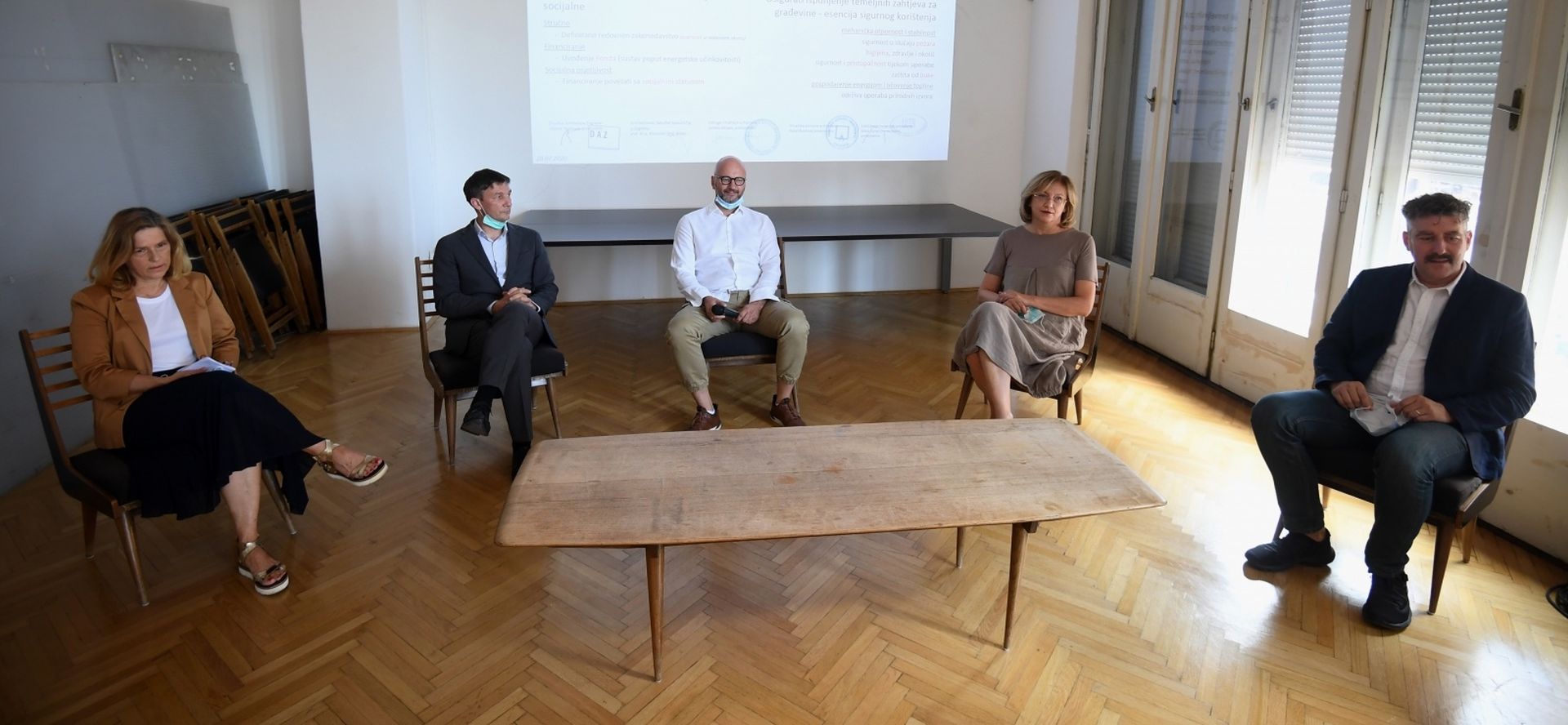20.07.2020., Zagreb - Predstavnici Hrvatske komore arhitekata, Arhitektonskoga fakulteta Sveucilista u Zagrebu, Drustva arhitekata Zagreba, Udruzenja hrvatskih arhitekata i Udruge hrvatskih urbanista te strucnih arhitektonskih udruga i institucija na konferenciji za medije su komentirali prijedlog zakona o obnovi zgrada ostecenih potresom na podrucju Grada Zagreba, Krapinsko-zagorske zupanije i Zagrebacke zupanije. Na konferenciji su iznijeli i svoj model zakonodavnog okvira obnove Zagreba koji za cilj ima kvalitetnu strucnu i socijalno uravnotezenu obnovu s jasnim izvorima financiranja. 
Photo: Marko Lukunic/PIXSELL