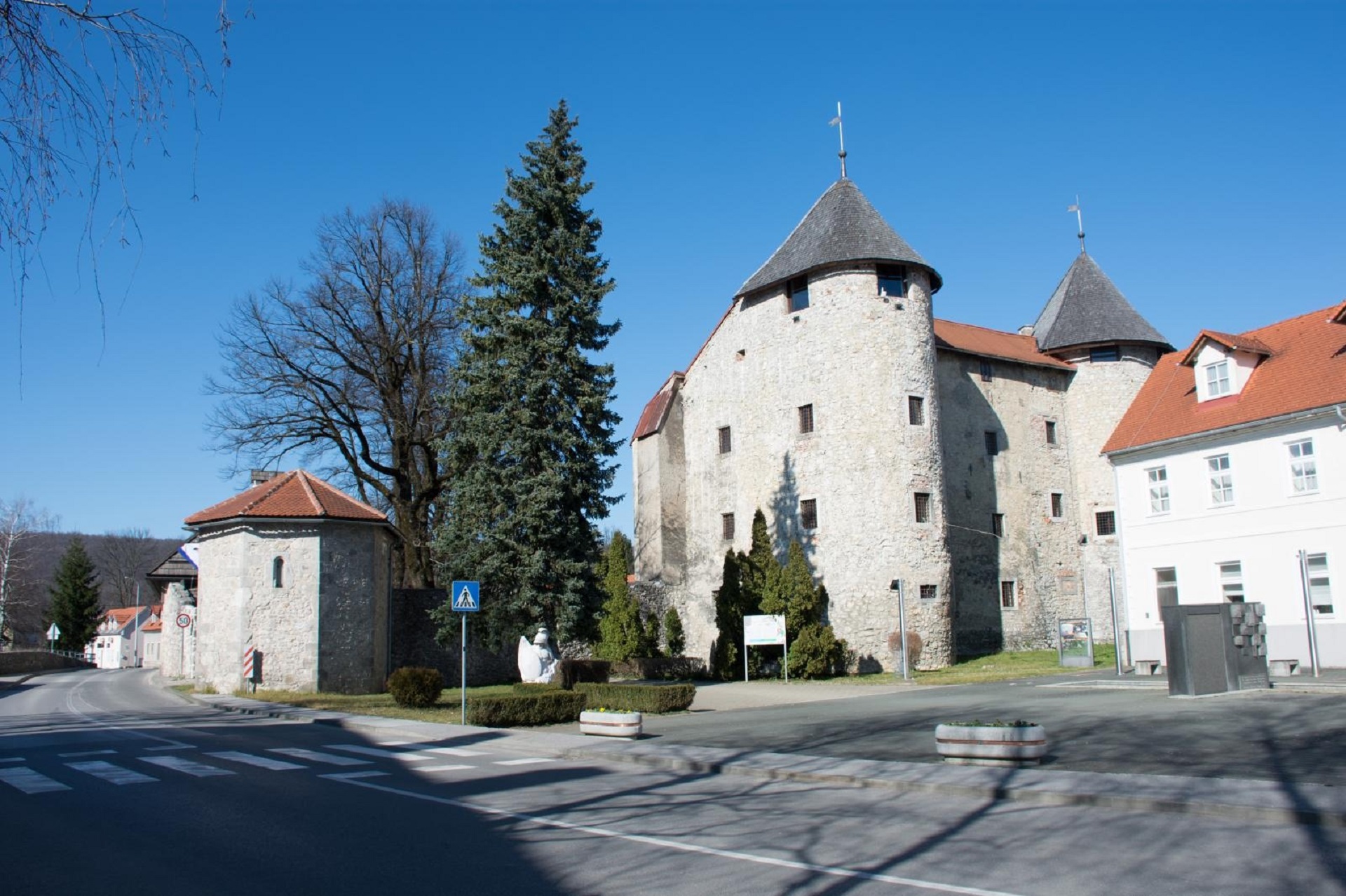 21.02.2020., Ogulin - Izlozba Hrvatske gorske sluzbe spasavanja

Photo: Lovro Kranjcevic/PIXSELL