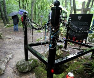 Sošice: Komemoracija pokraj jame Jazovke za žrtve koje su ubili partizani  22.06.2018., Sosice - Spomen-pohod i komemoracija pokraj jame Jazovke na Zumberku za vojnike i civile koje su partizani ubili tijekom Drugog svjetskog rata i nakon njega te ih bacili u jamu. 

Photo: Zarko Basic/PIXSELL
