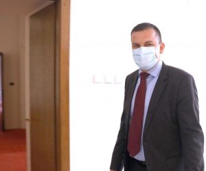 22.07.2020., Zagreb - Novoizabrani zastupnici dolaze u Hrvatski sabor gdje bi se danas trebala odrzati konstituirajuca sjednica 10. saziva. nakon negativnog nalaza na testu Dario Hrebak dosao u Sabor
Photo: Patrik Macek/PIXSELL