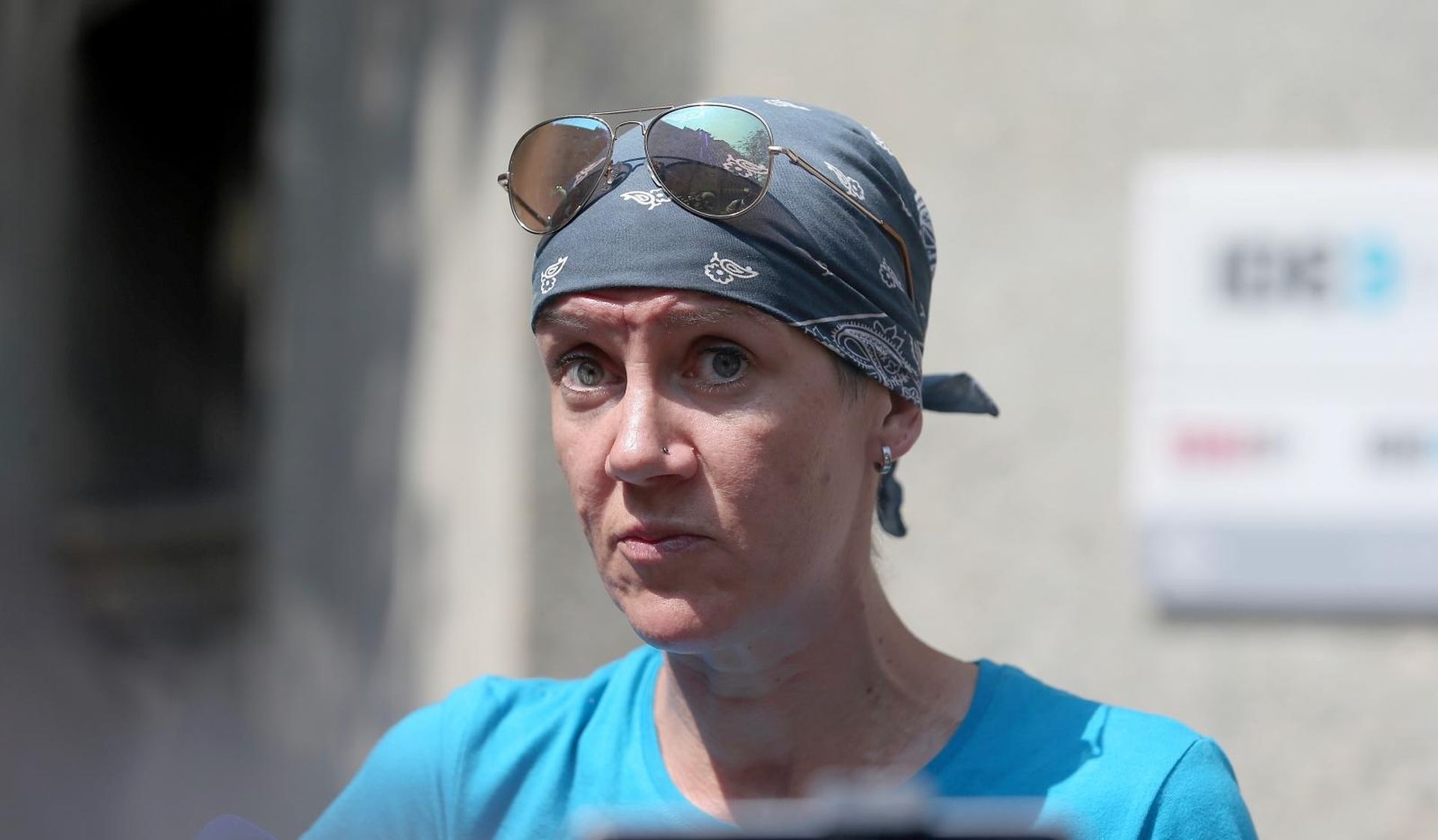 Zagreb: Iva Anzulović o bacanju izmeta na zgradu Vlade 22.08.2018., Zagreb - Konferencija za medije Ive Anzulovic koja je na zgradu Vlade balica kantu sa izmetom. Photo: Dalibor Urukalovic/PIXSELL