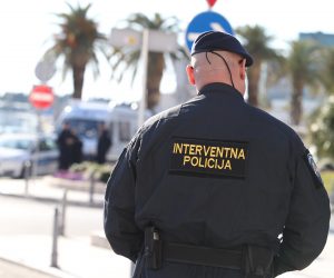 23.01.2020., Split - Policijsko osiguranje na rivi uoci mimohoda "Pravda za sve, otpor sustavu" za Filipa Zavadlava i njegove zrtve. Photo: Ivo Cagalj/PIXSELL