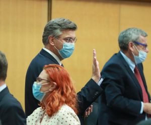 23.07.2020.Zagreb - Nakon cijelog dana rasprave: Sa 76 glasova za zastupnici podržali novu Vladu Andreja Plenkovica

Photo: Sanjin Strukic/PIXSELL