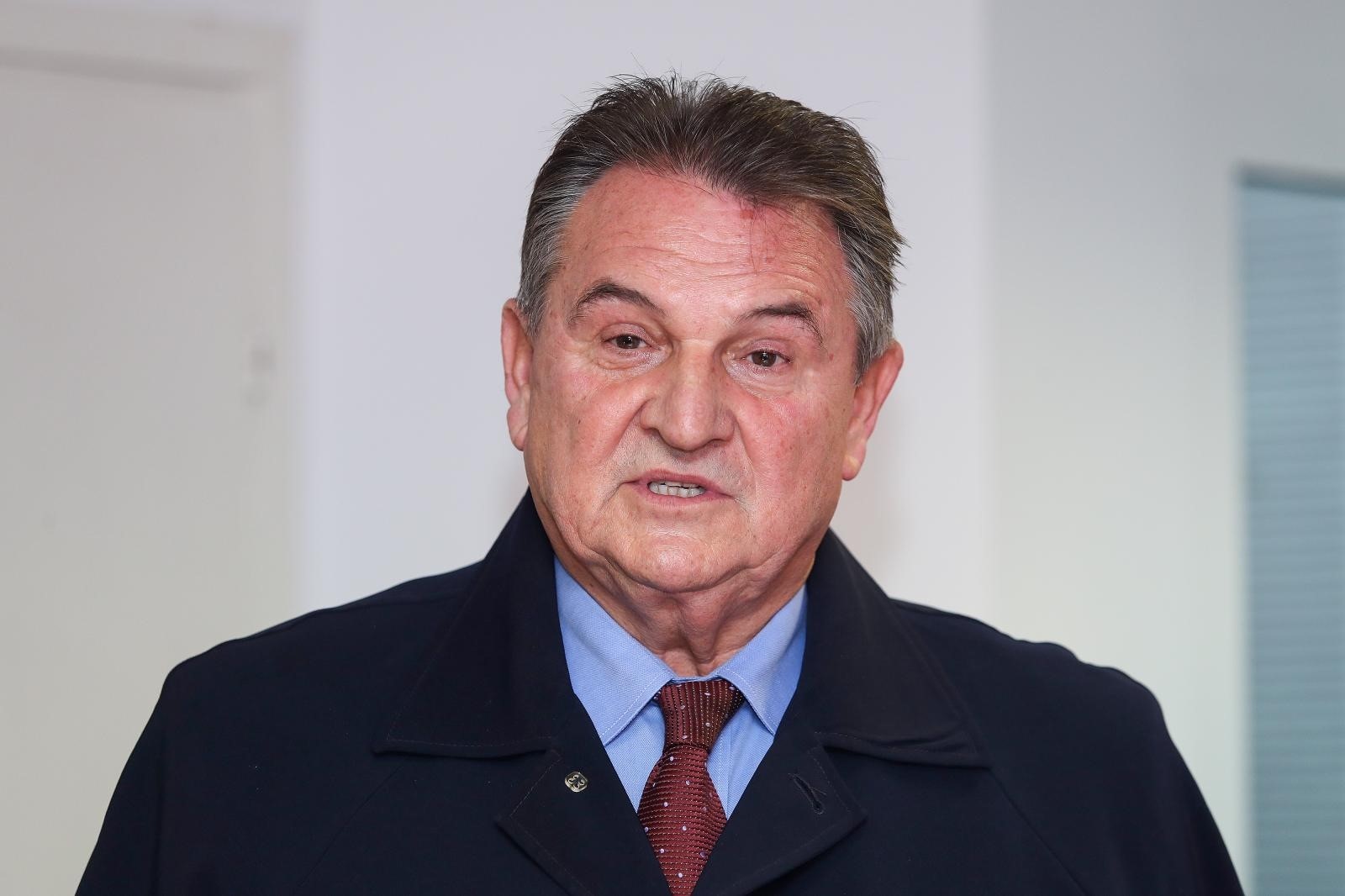 25.11.2019., Zagreb - Radimir Cacic, predsjednik Narodne stranke – Reformista urucio je prikupljene potpise podrske kandidaturi Zorana Milanovica za predsjednika Republike koje su prikupili Reformisti.
Photo: Luka Stanzl/PIXSELL