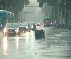 26.07.2020., Zagreb - Jaki pljusak i nevrijeme osvjezilo gradske ulice te uzrokovalo manju stetu. Photo: Sanjin Strukic/PIXSELL