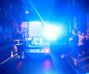 26.07.2020., Zagreb - Sveti duh 13. Nenad Cindric vlasnik stana na Svetom duhu pozvao gradonacelnika Milana Bandica da veceras prespava u njegovom poplavljenom stanu. Jedna od vecih intervenija vatrogasaca bila je na Svetom duhu gdje su vec drugi puta ispumpavali vodu ne bi li spasili stan gospodina Cindrica. Photo: Sanjin Strukic/PIXSELL