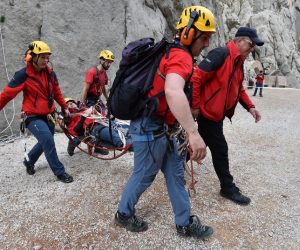 27.03.2015., Starigrad Paklenica - Premijer Zoran Milanovic nazocio je pokaznoj vjezbi spasavanja HGSS-a u kanjonu Velike Paklenice. 
Photo: Dino Stanin/PIXSELL