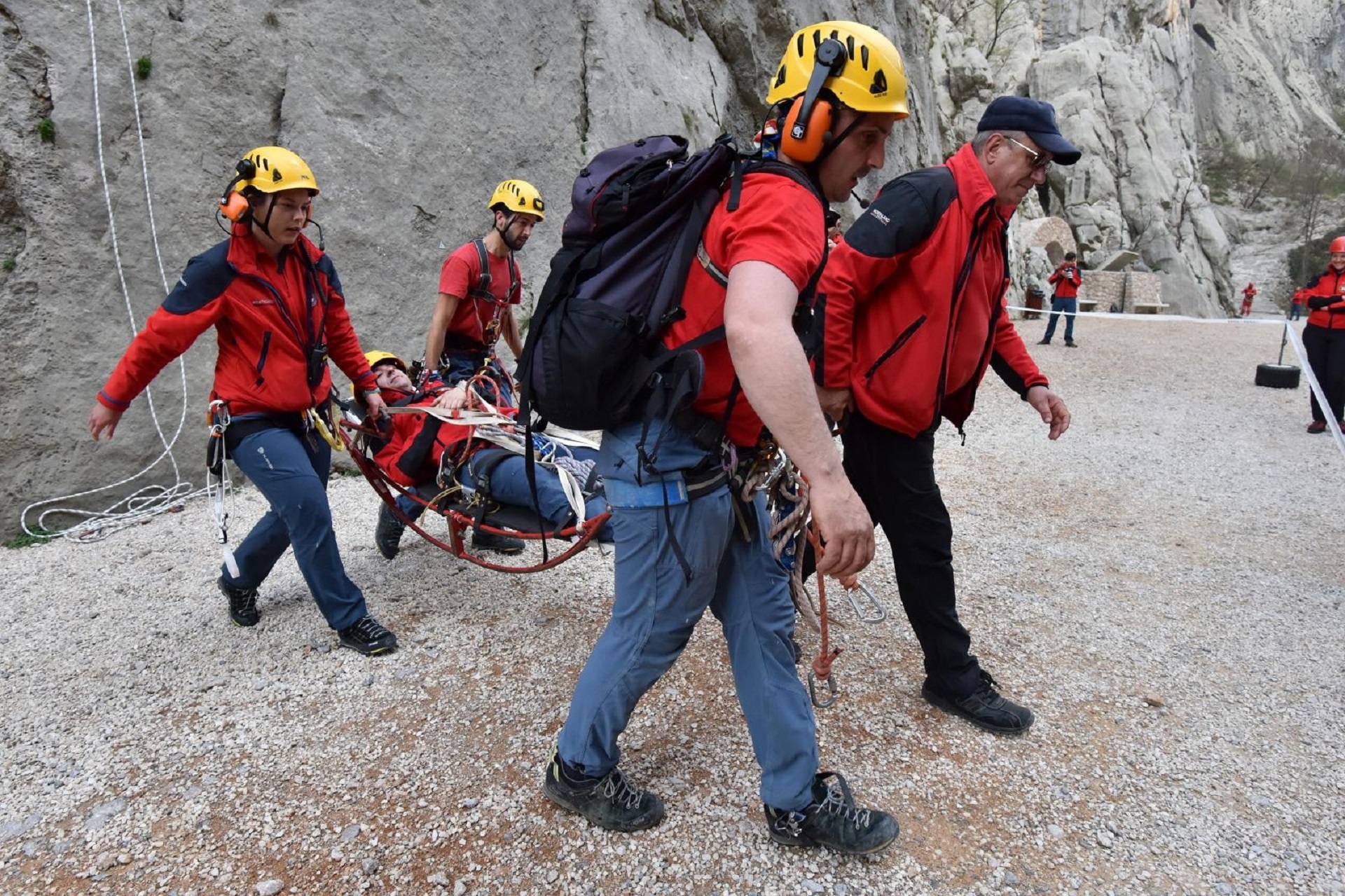 27.03.2015., Starigrad Paklenica - Premijer Zoran Milanovic nazocio je pokaznoj vjezbi spasavanja HGSS-a u kanjonu Velike Paklenice. 
Photo: Dino Stanin/PIXSELL