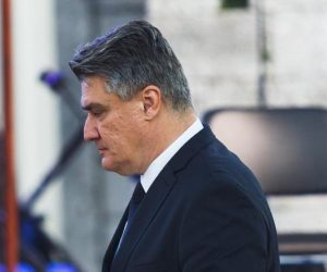 28.07.2020., Vela Luka - Predsjednik republike Zoran Milanovic obisao je  i razgledao izlozbu Oliver u Luci Luka u Oliveru, te sudjelovao na svacanoj sjednici  Opcinskog vijeca Vele Luke na otoku Korculi. Photo: Marko Dimic/PIXSELL