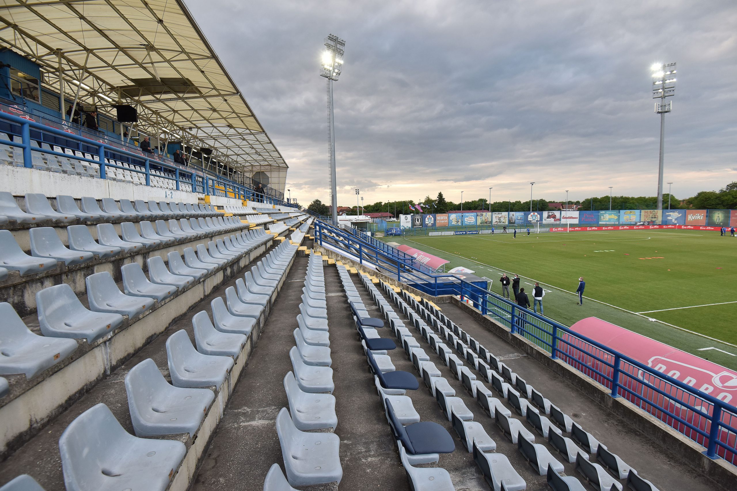 30.05.2020., Gradski stadion Ivan Kusek Apas, Koprivnica - Prva polufinalna utakmica Hrvatskog nogometnog kupa, NK Slaven Belupo - NK Lokomotiva. Provodjenje epidemioloskih mjera uoci pocetka utakmice.

Photo: Vjeran Zganec-Rogulja/PIXSELL