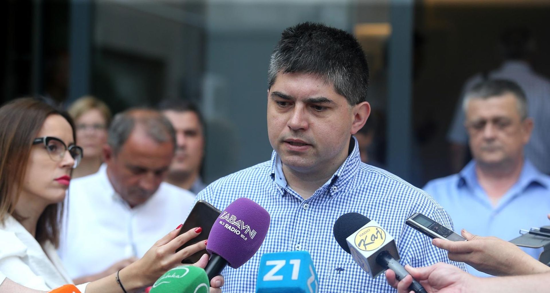 30.06.2020., Zagreb - Gradonacelnik Milan Bandic i direktor Trgovackog drustva Vodoopskrba i odvodnja d.o.o. Marin Galijot, obisli su moderniziran nadzorno upravljacki sustav (NUS) i dispecerski centar ViO. Obnovljeni dispecerski centar, medju ostalim novitetima, ukljucuju i video zid sa sest monitora, odvojena racunala s vise monitora te odvojene lokalne racunalske mreze za NUS. 
Photo: Dalibor Urukalovic/PIXSELL