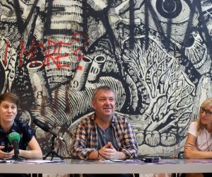Zagreb, 24.07.2020 - Na konferenciji za novinare u Laubi - Kuci za ljude i umjetnost predstavljen je program Motovun Film Festivala, koji ce se ovoga ljeta odrati na lokacijama diljem Hrvatske. O programu su govorili direktor Motovun Film Festivala Igor Mirkovic (C), selektorica glavnog programa Milena Zajovic (L) i selektorica programa Motovunski kratki Inja Korac (D).
foto HINA/ Damir SENCAR/ ds