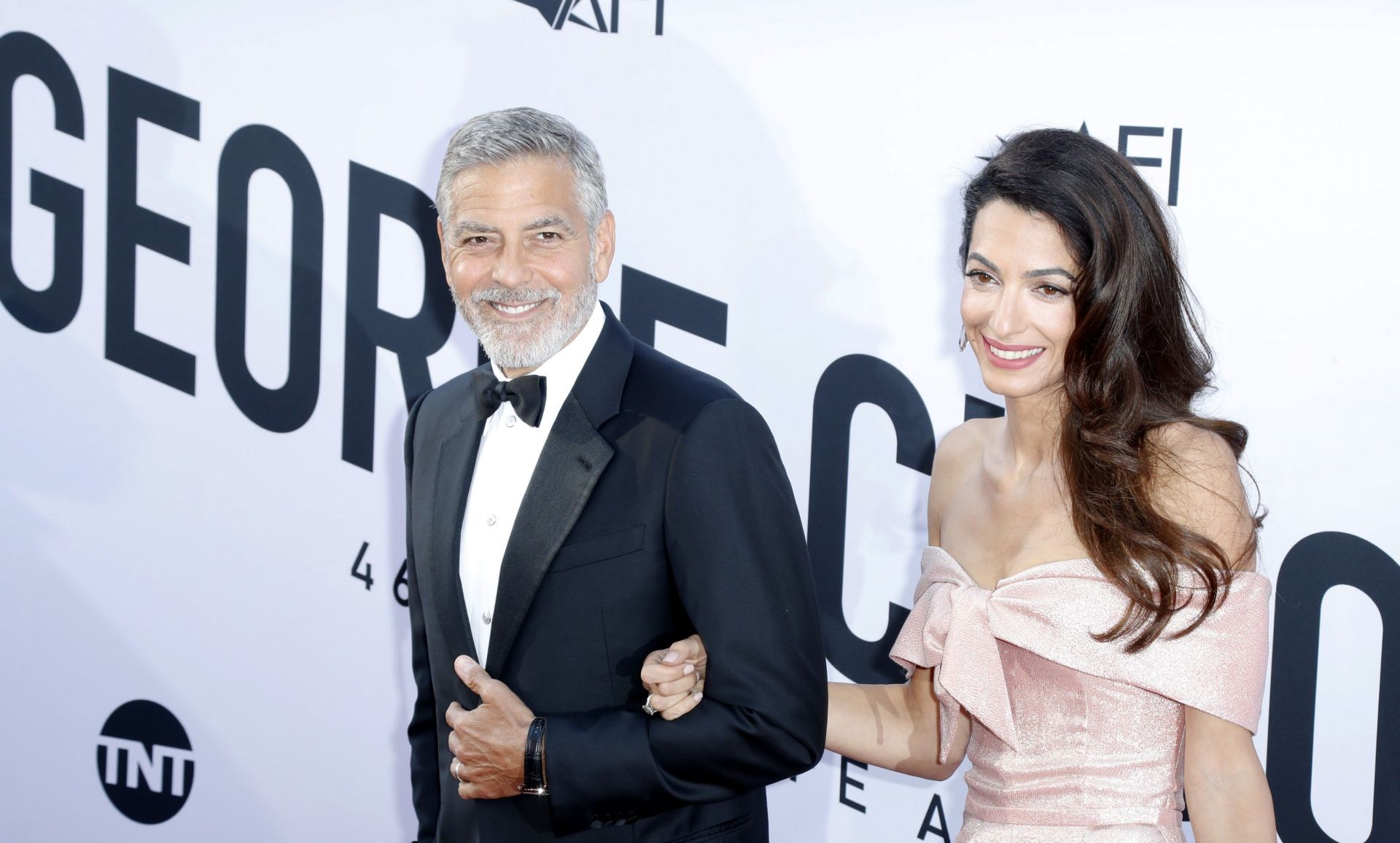 epa06792470 US actor George Clooney (L) and his wife Amal Clooney (R) arrive for the American Film Institute 46th Life Achievement Award Gala at the The Dolby Theatre in Hollywood, California, USA, 07 June 2018. The American Film Institute honored George Clooney for his acting, writing, directing and producing of films that advance the art of film and whose work has stood the test of time. EPA/PAUL BUCK