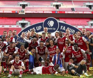 epa08579543 Arsenal's players celebrate with the trophy after the English FA Cup final between Arsenal London and Chelsea FC at Wembley stadium in London, Britain, 01 August 2020.  EPA/Cath Ivill/NMC/Pool EDITORIAL USE ONLY. No use with unauthorized audio, video, data, fixture lists, club/league logos or 'live' services. Online in-match use limited to 120 images, no video emulation. No use in betting, games or single club/league/player publications.
