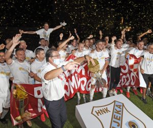 Šibenik , 01.08.2020. Finalna utakmica Hrvatskog nogometnog kupa Rijeka - Lokomotiva. Na slici slavlje Riječana nakon osvojenog kupa.
foto HINA/ Mario STRMOTIĆ/ ms