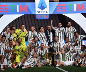 epa08579916 Juventus players celebrate the victory of the 9th consecutive Italian championship after the Italian Serie A soccer match Juventus FC vs AS Roma at the Allianz stadium in Turin, Italy, 01 August 2020.  EPA/ALESSANDRO DI MARCO