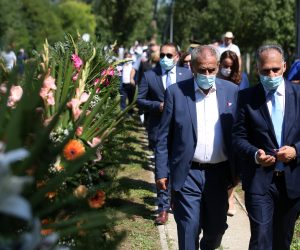 Zagreb, 02.08.2020 - Saborski zastupnik Veljko Kajtazi i Savez Roma u Republici Hrvatskoj "Kali Sara" u suradnji s vijećima i predstavnicima romske nacionalne manjine u Republici Hrvatskoj, organizirali su otvorenje Romskog memorijalnog centra Uštica u povodu obilježavanja međunarodnoga Dana sjećanja na romske žrtve genocida u Drugom svjetskom ratu - Samudaripen. Na fotografiji MIlan Bandić, Veljko Kajtazi. foto HINA/ Daniel KASAP/ dkg