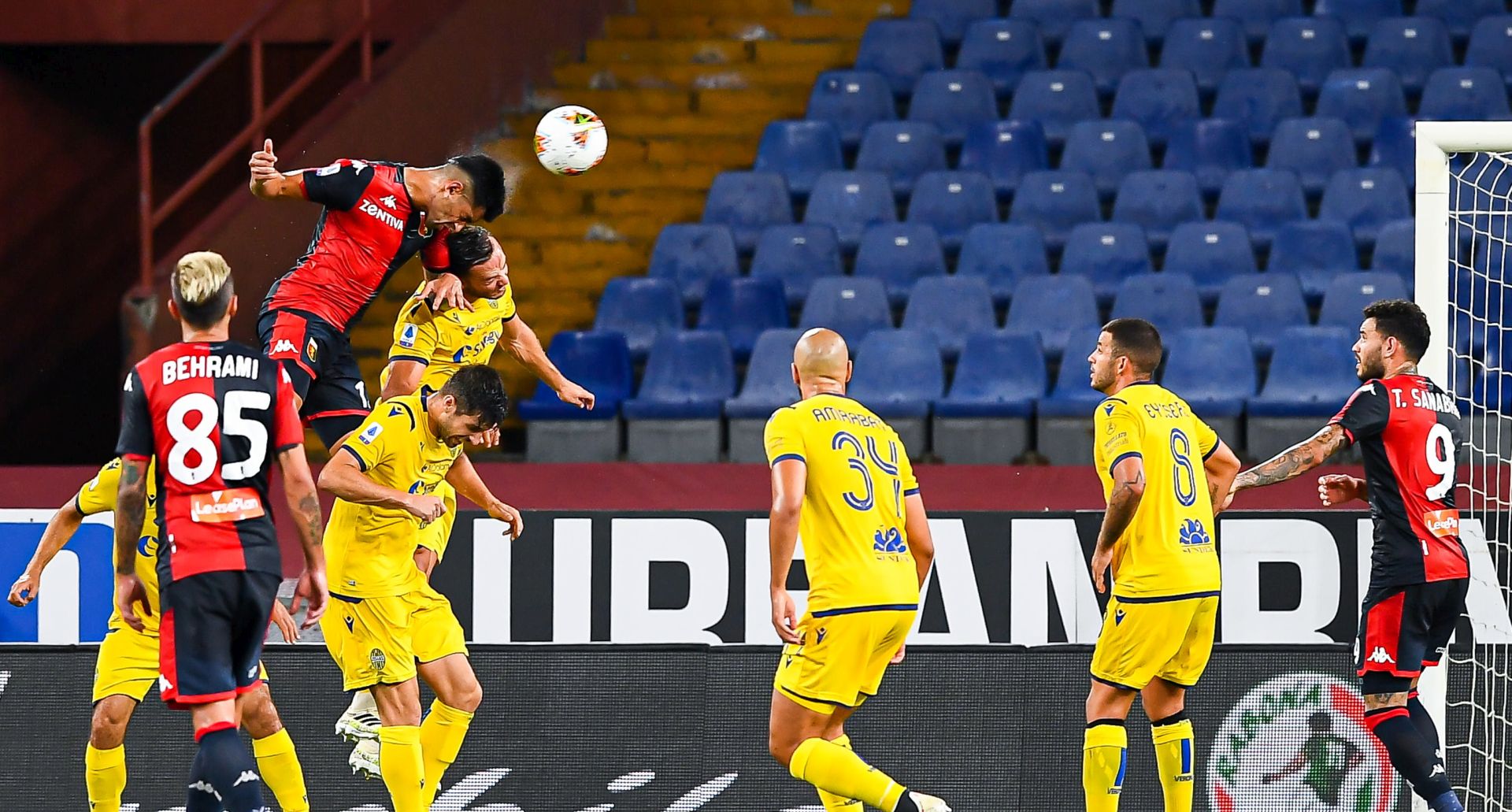 epa08581027 Genoa’s Cristian Romero (L, top) scores during the Italian Serie A soccer match Genoa CFC vs Hellas Verona FC at Luigi Ferraris stadium in Genoa, Italy, 02 August 2020.  EPA/SIMONE ARVEDA