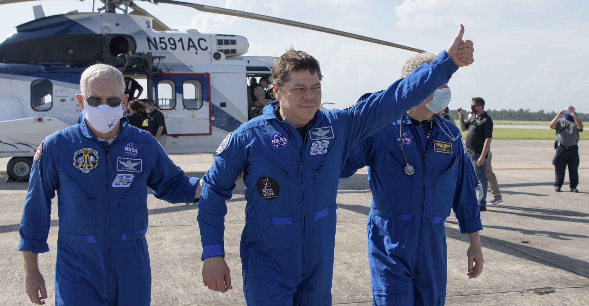 epa08581202 A handout photo made available by NASA shows astronaut Robert Behnken (C) arriving at Naval Air Station Pensacola in Pensacola, Florida, USA, 02 August 2020. The Demo-2 test flight for NASA's Commercial Crew Program was the first to deliver astronauts to the International Space Station and return them safely to Earth onboard a commercially built and operated spacecraft.  EPA/Bill Ingalls HANDOUT MANDATORY CREDIT: NASA/Bill Ingalls HANDOUT EDITORIAL USE ONLY/NO SALES