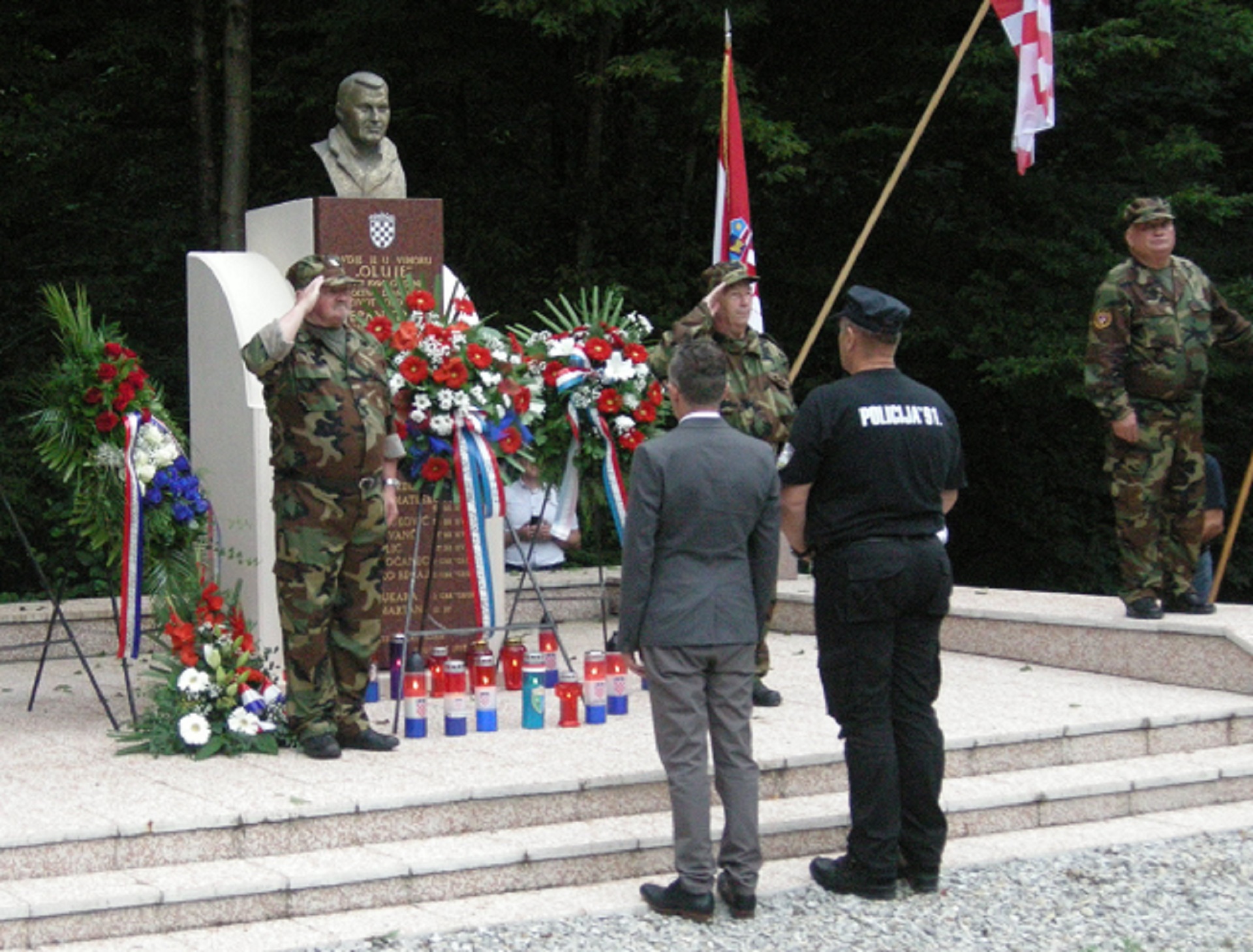 Petrinja, 04.08.20202 - 25. godinjica pogibije brigadira Stjepana Grgca, zapovjednika Sisaèke 57. brigade. Brigadir Grgac poginuo je 4. kolovoza 1995. godine u Kotar umi, predvodeæi svoju brigadu u oslobaðanju Petrinje u sklopu vojno-redarstvene operacije "Oluja". foto HINA/ ik