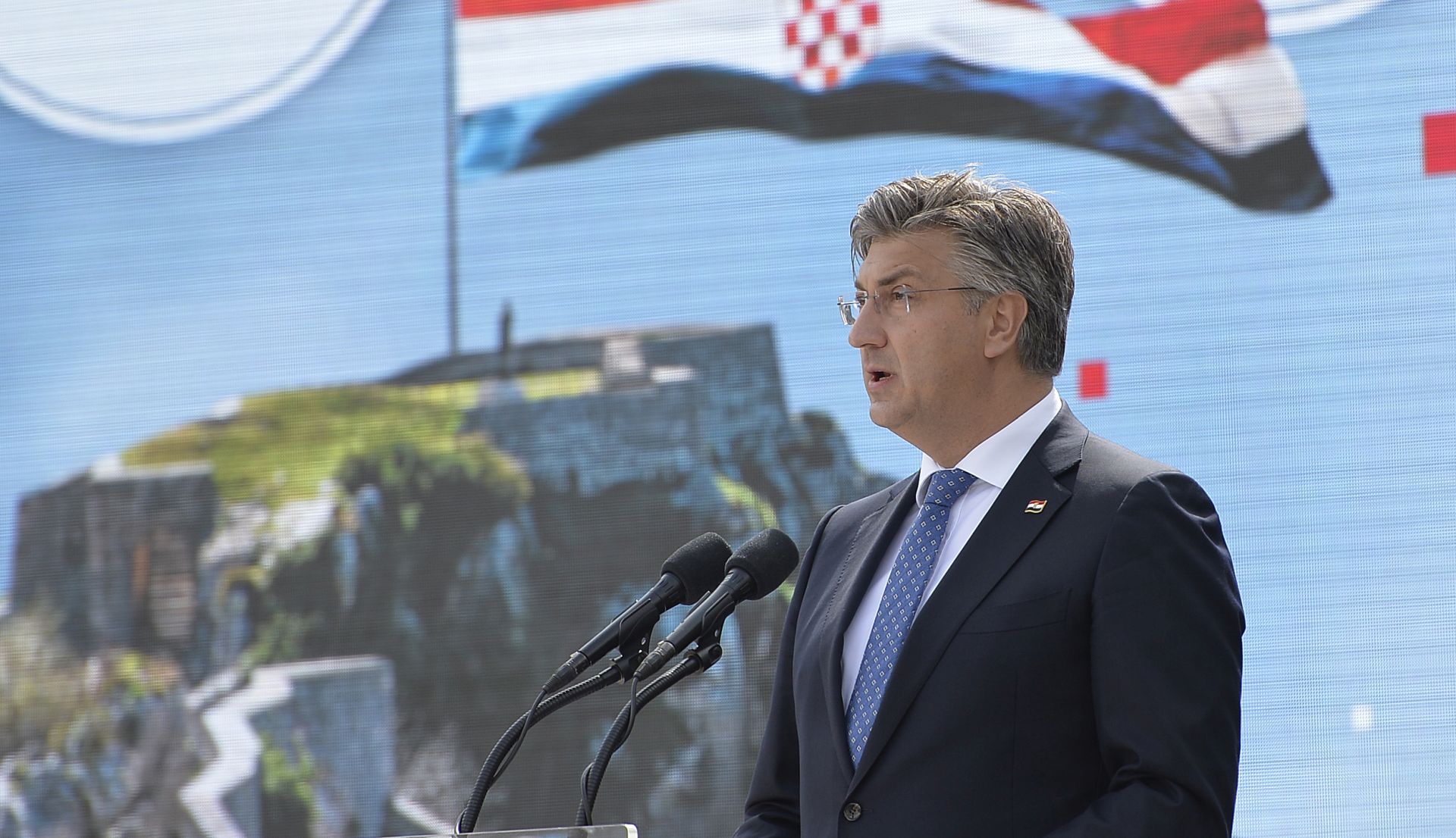 Knin, 5.8.2020 - Proslava Dana pobjede i domovinske zahvalnosti, Dana hrvatskih branitelja i 25. obljetnice oslobodilaèke operacije Oluja. Sredinja sveèanost odrava se u Kninu u nazoènosti dravnog vrha. Na slici premijer Andrej Plenkoviæ.
foto HINA/ Mario STRMOTIÆ/ lsd